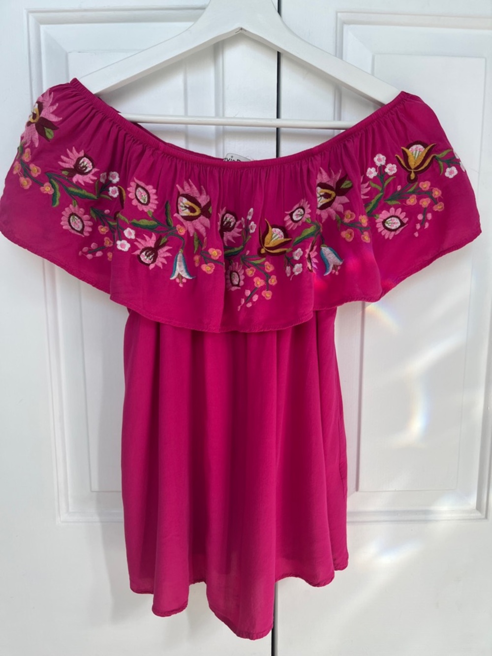 Davi & Dani embroidered top